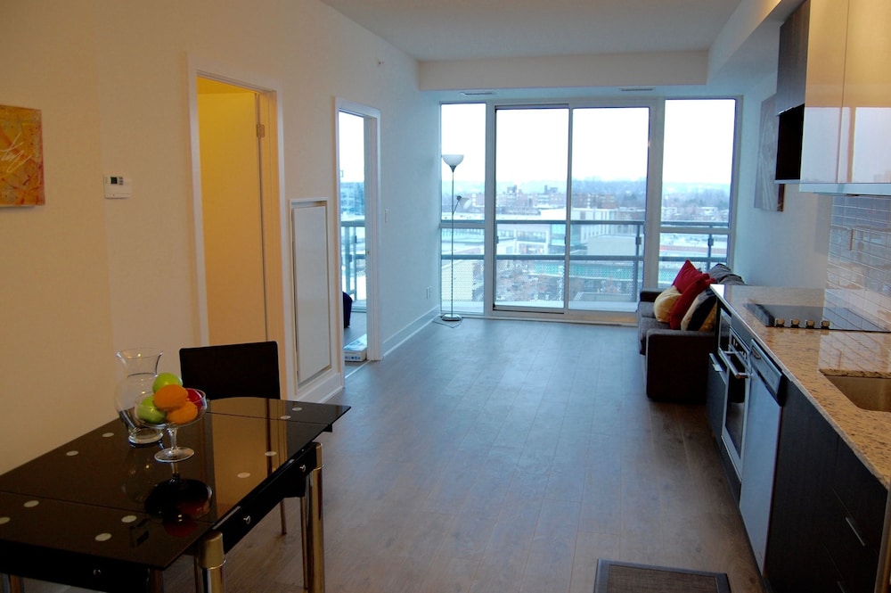 Shops at Don Mills Furnished Apartments - Image 5