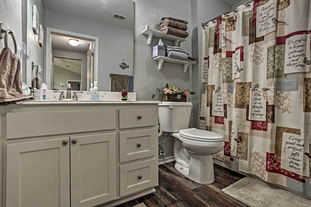 Relaxing Texas Getaway, 1 Mile to Boat Ramp! - Property Image 15