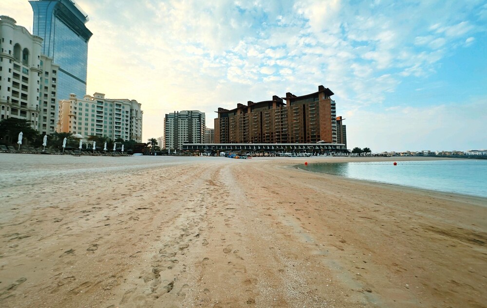 Amazing 1BR at the Palm w Beach Pool Access
