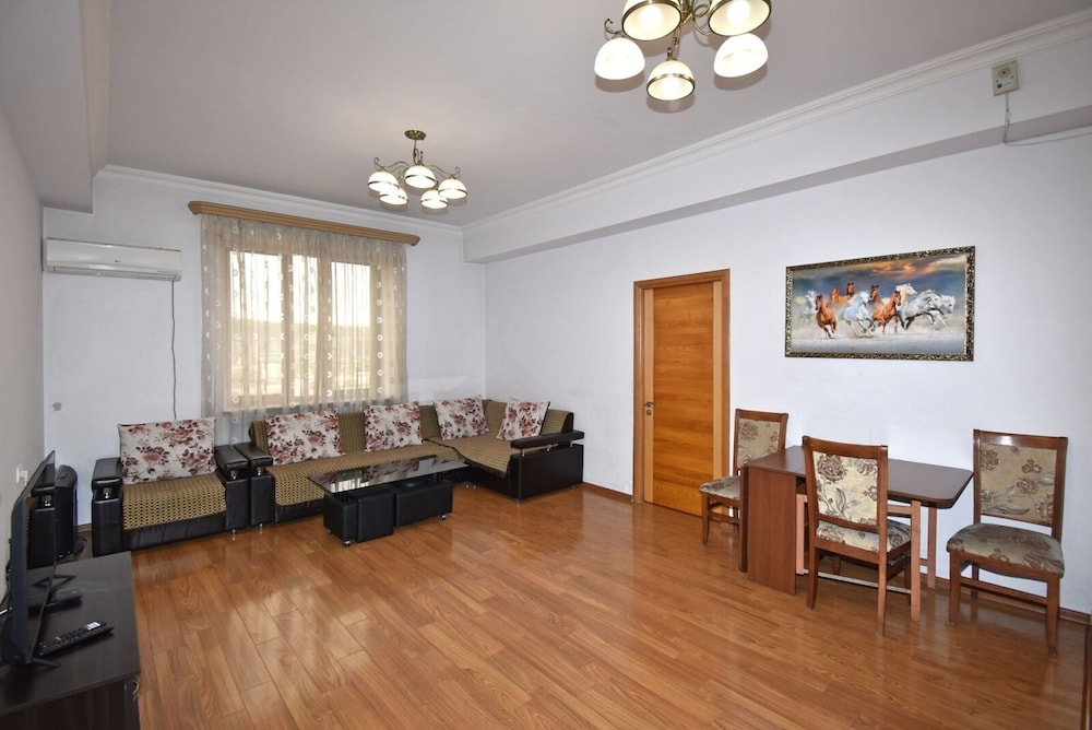 Apartment by Luxe Group GL152