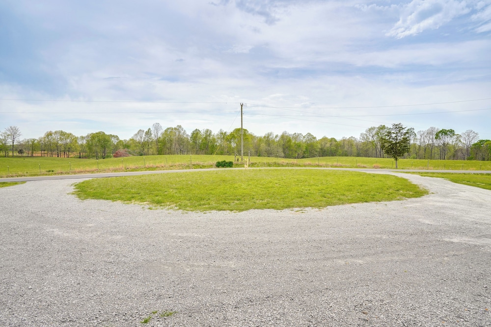 5 Mi to Lake Barkley: Secluded Retreat in Kuttawa