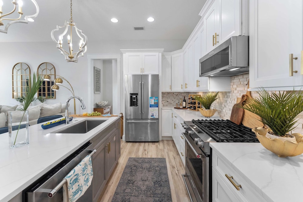 Pool, Patio & Outdoor Dining + Walk to Shore, Pier Park Sanctuary on Sands