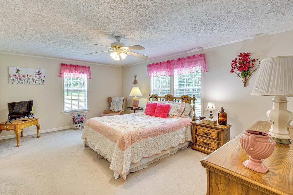 2 Mi to Dtwn: Retreat on 3 Acres in Pelzer!