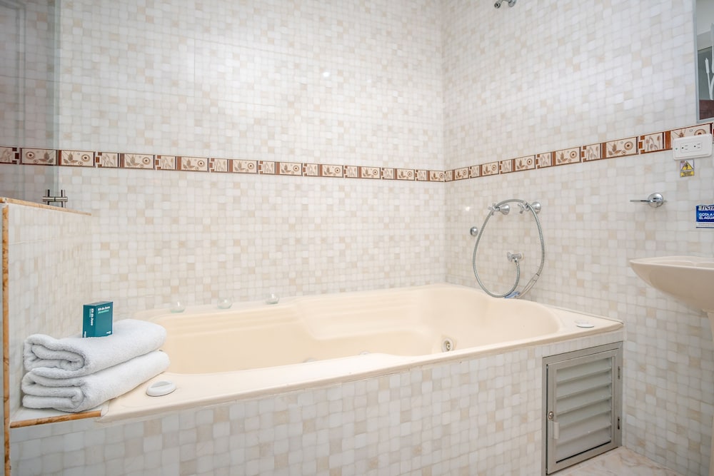 Ayenda 1910 Gold Plaza - Property Image 12