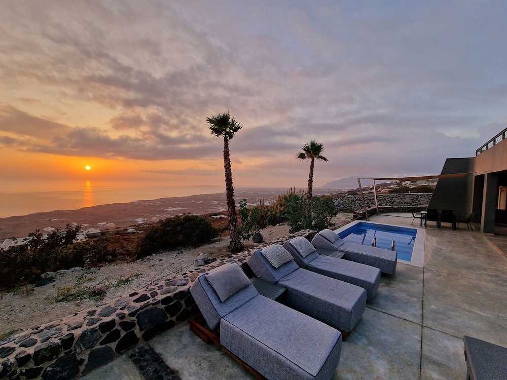 Theano Cave Suites & Villas
