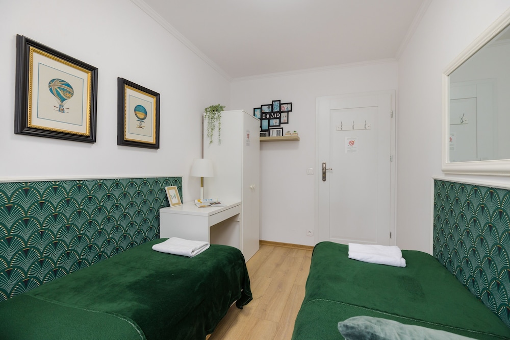 UNIT Short Rent Apartment by Warsaw Metro Station