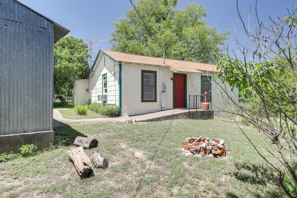 On-site Trails! Cozy Whitney Cottage 2 Mi to Lake