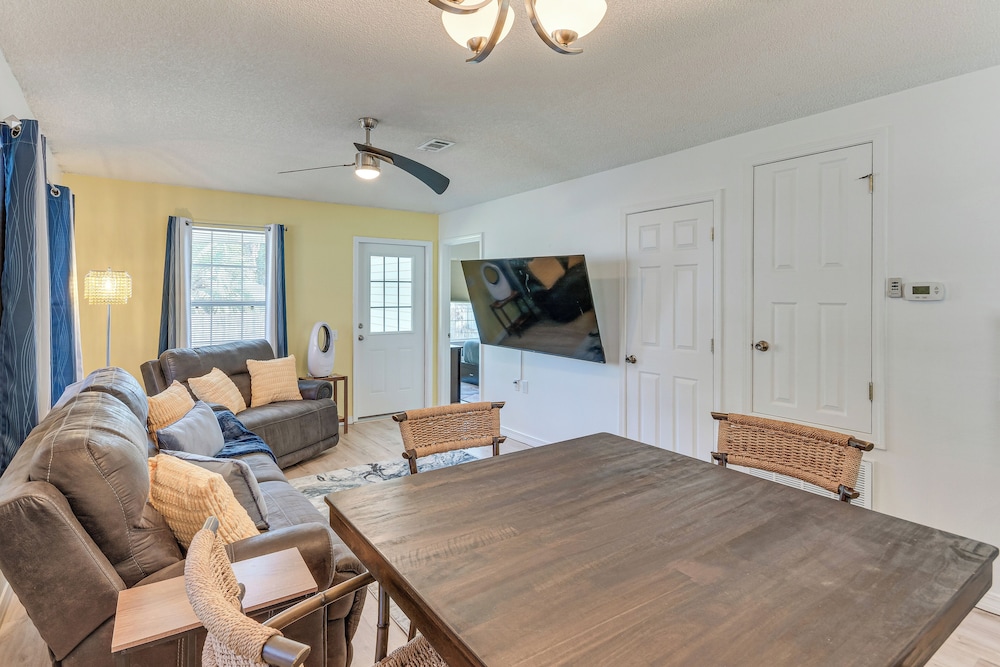 3 Mi to Beach: Quiet Gulf Breeze Gem Near Dtwn