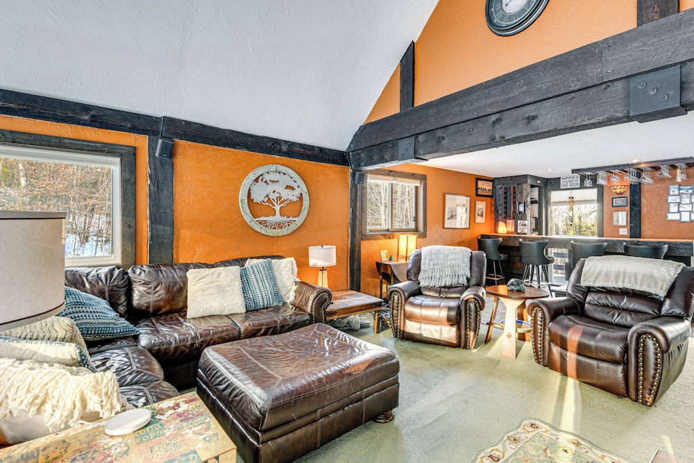 11 Mi to Sugarbush: Eclectic Ski House w/ Hot Tub!