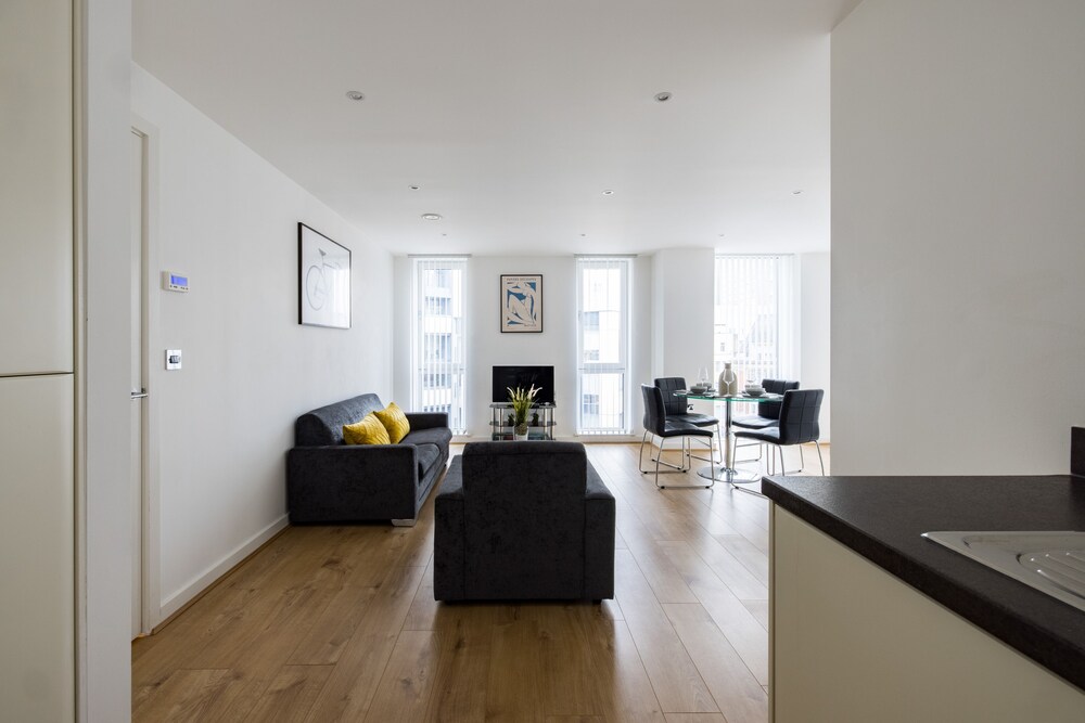 Spacious 2 Bed Flat in Hoxton