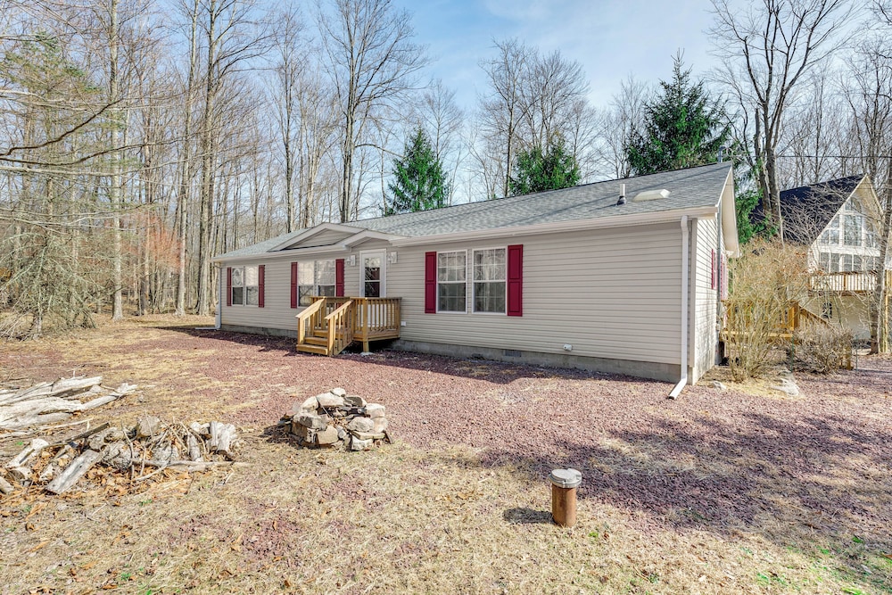 Family Home in Arrowhead Lake w/ Fire Pit!