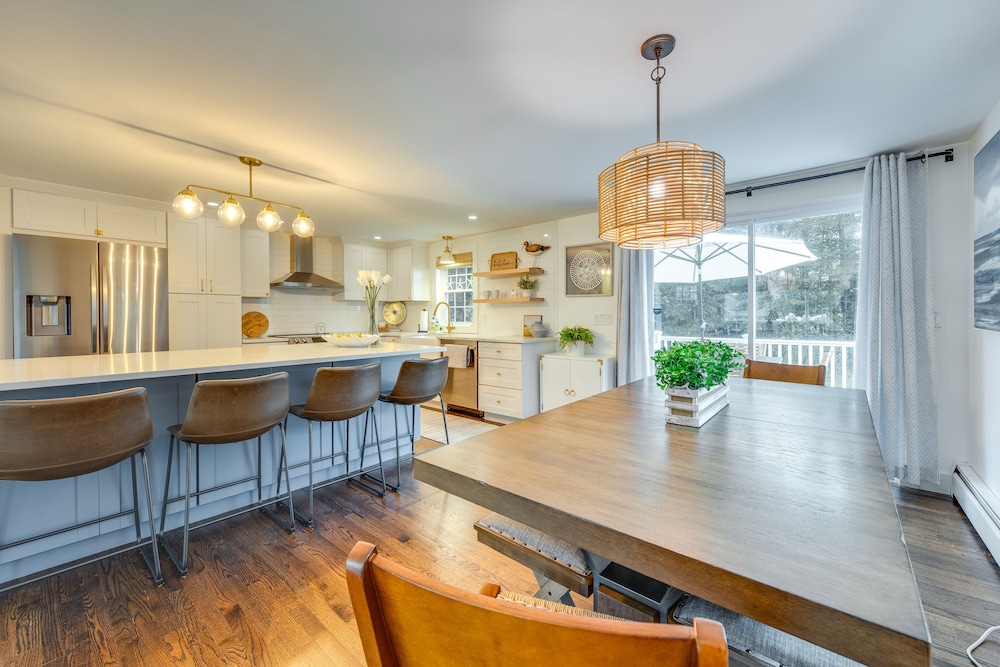 Rye Coastal Retreat w/ Deck Outdoor Dining - Property Image 11