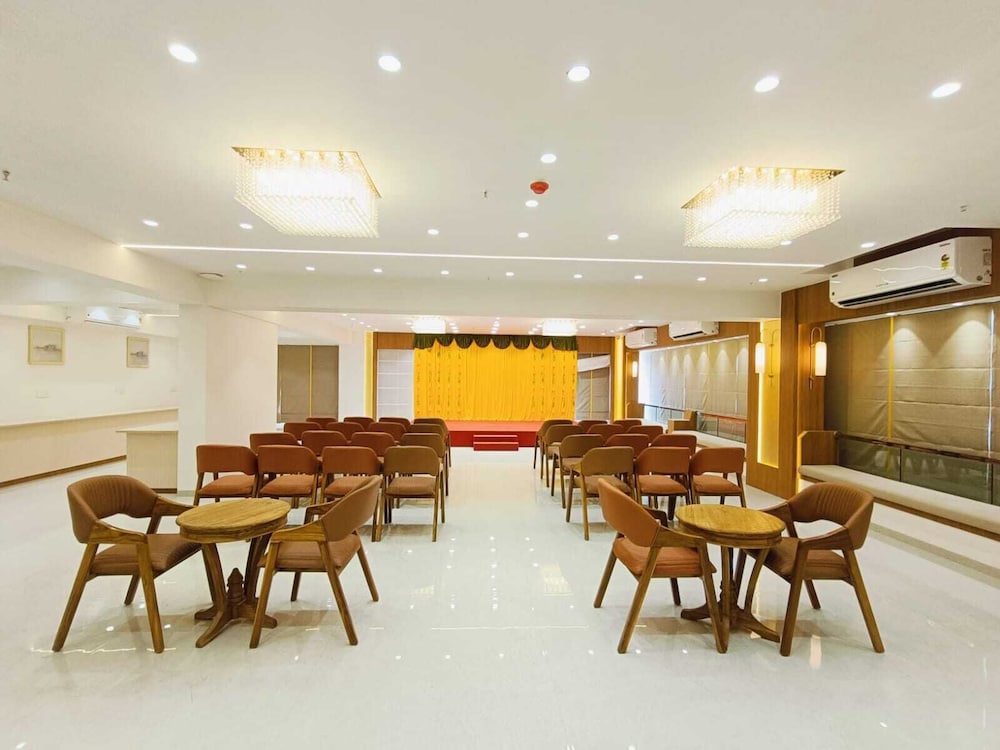 MURLI HOTEL LUXURY ROOMS