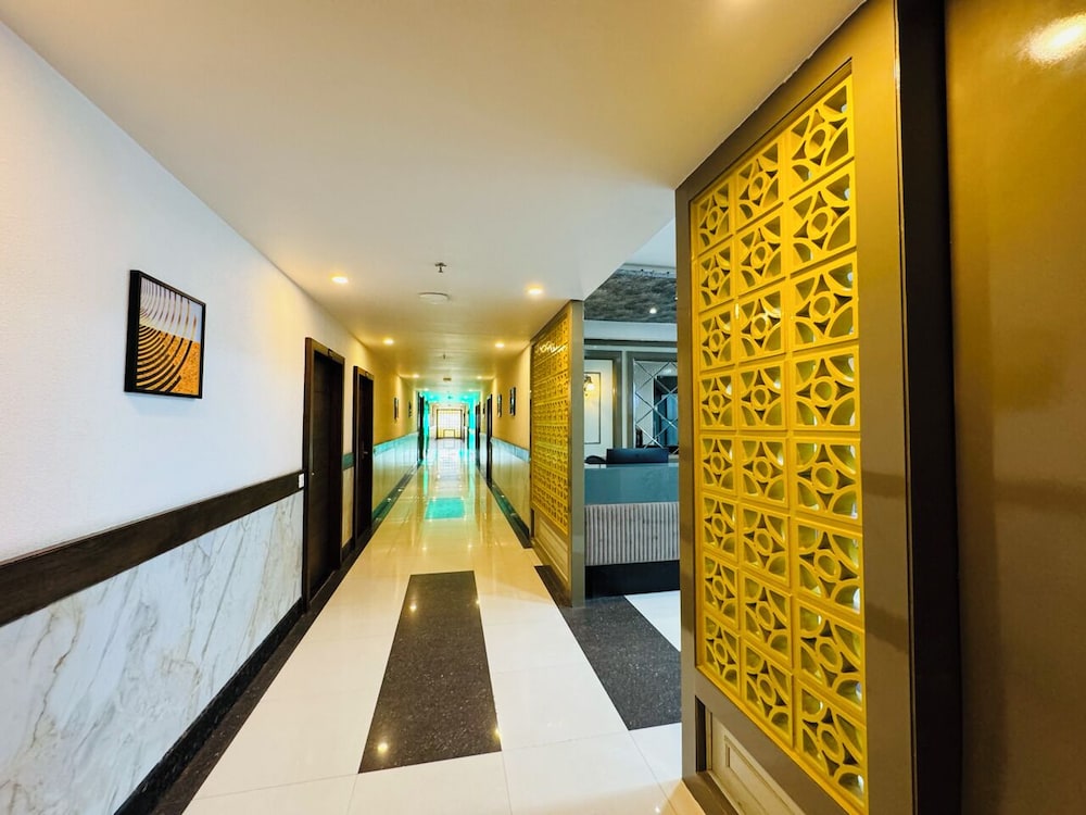 Col's Hotel Uphaar