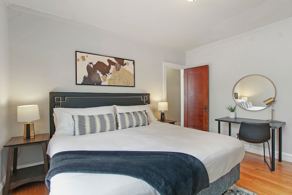 Prime 1BR Apt - Cullom F2