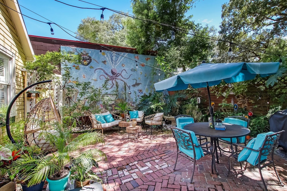 508 Ash Street - Murree's Porch 1 Bedroom Apts by Redawning view 4