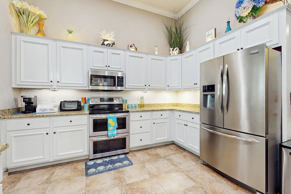 Spacious 5BR w/ Patio & W/D Near Beach