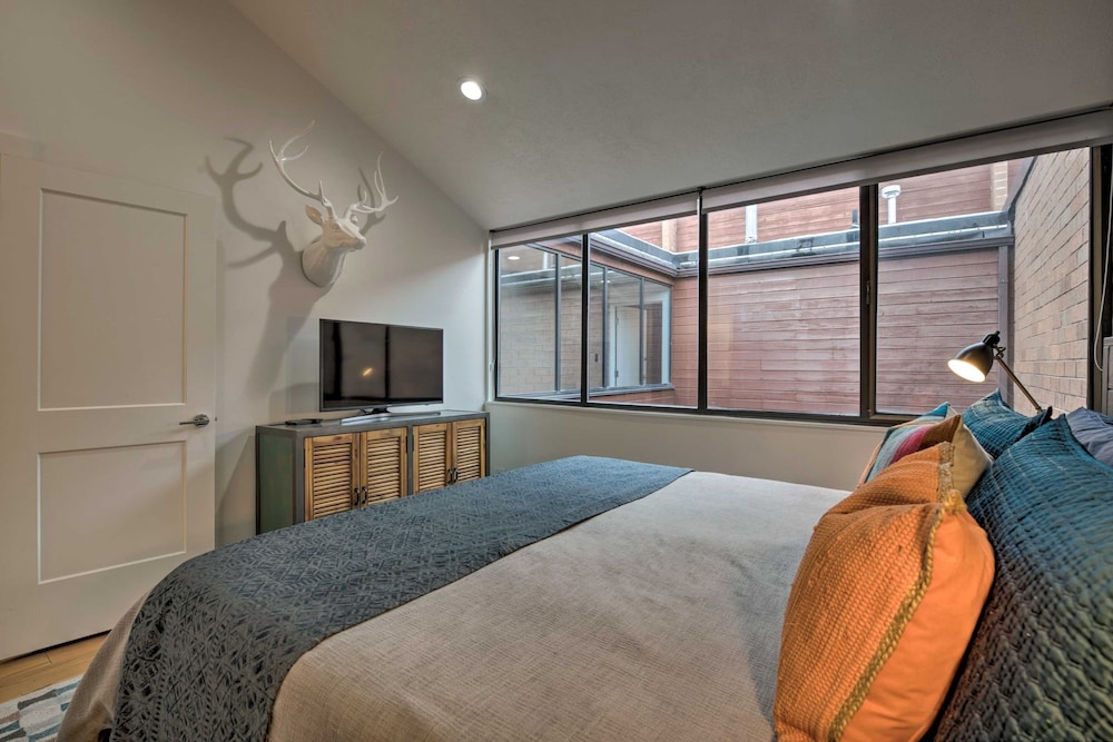 Parkside Loft by Avantstay Walk to Ski Lifts Town Pool Hot Tub Access