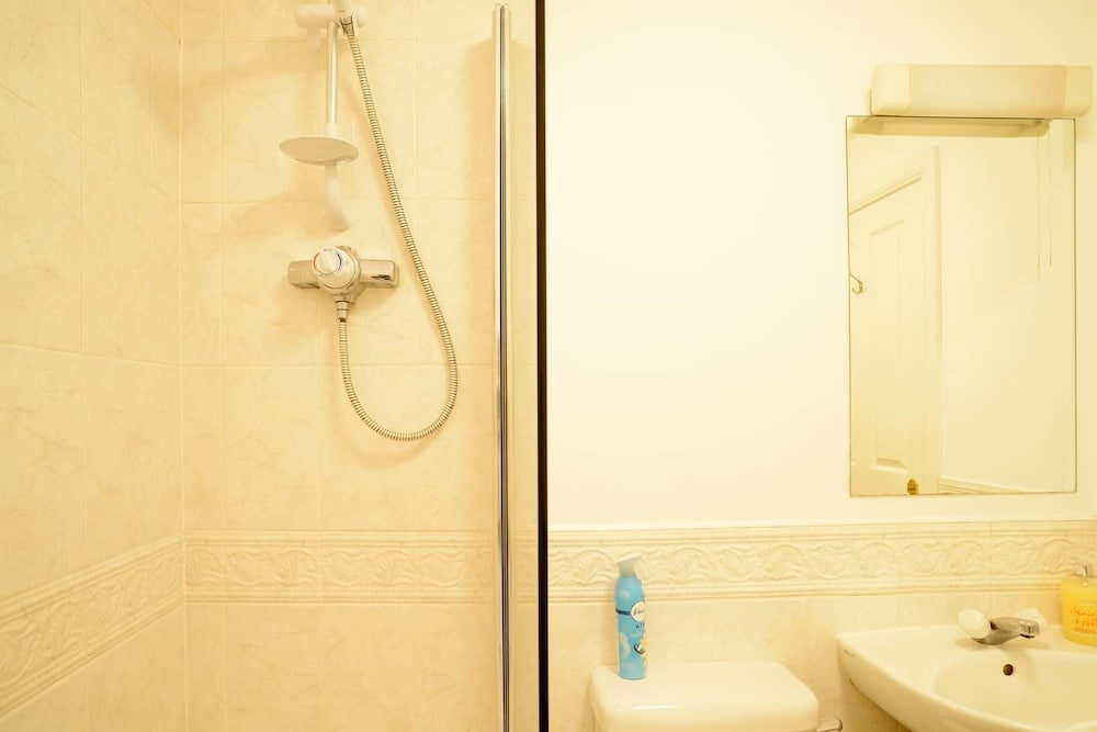 JOIVY Gorgeous Stockbridge Apt With Underground Parking photo 4