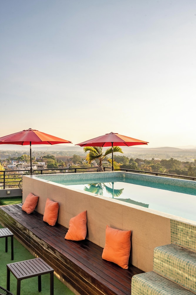 Loft with Pools and Rooftop Sky Bar