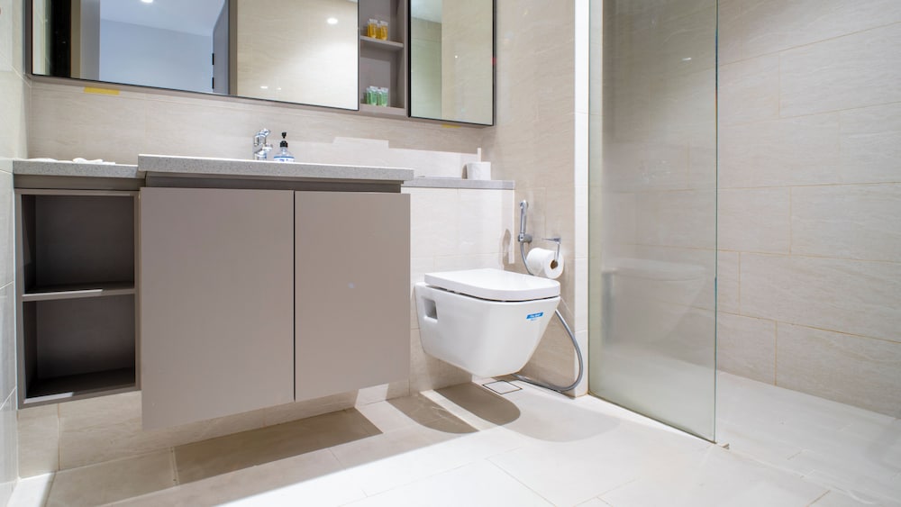 Moonway Luxury Suites At Eaton Residence