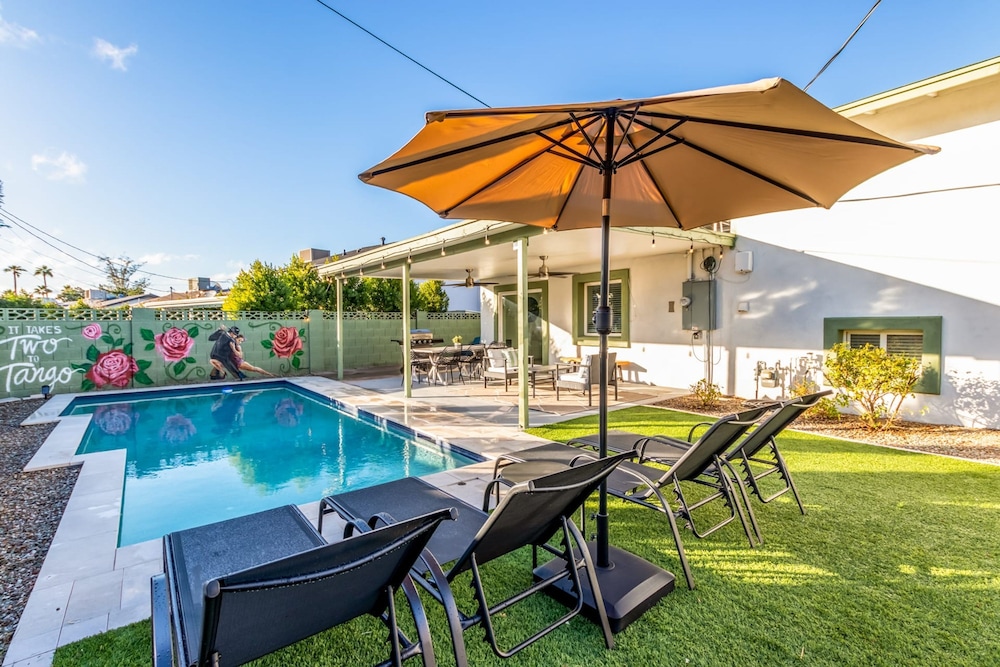 Desert Rose Retreat Heated Pool 2 Masters Gameroom
