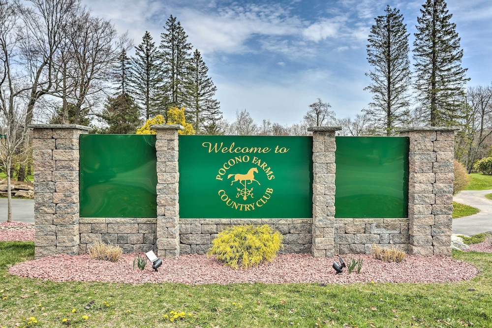 Ski, Hike, Swim & More: Pocono Farms Family Home