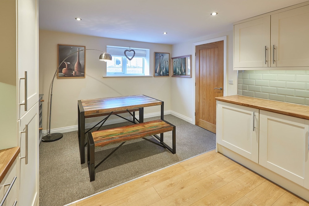 Host Stay Sitwell Cottage view 3