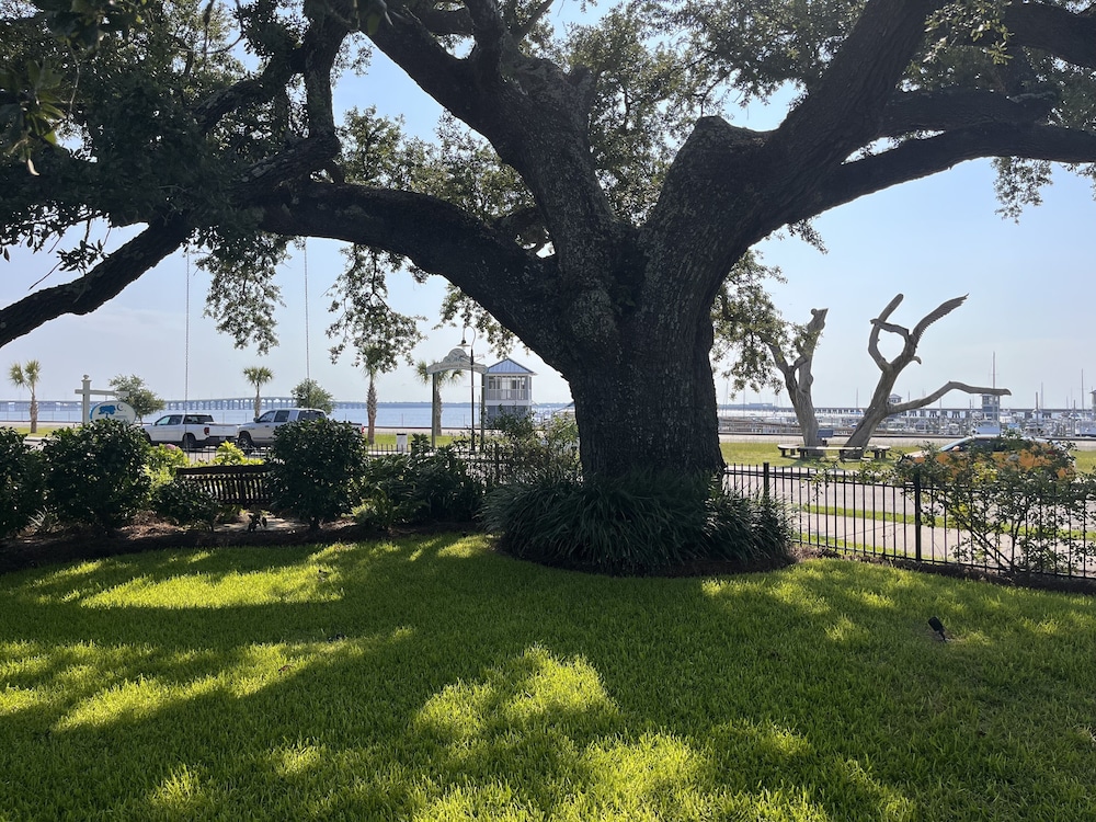 Bay Town Inn