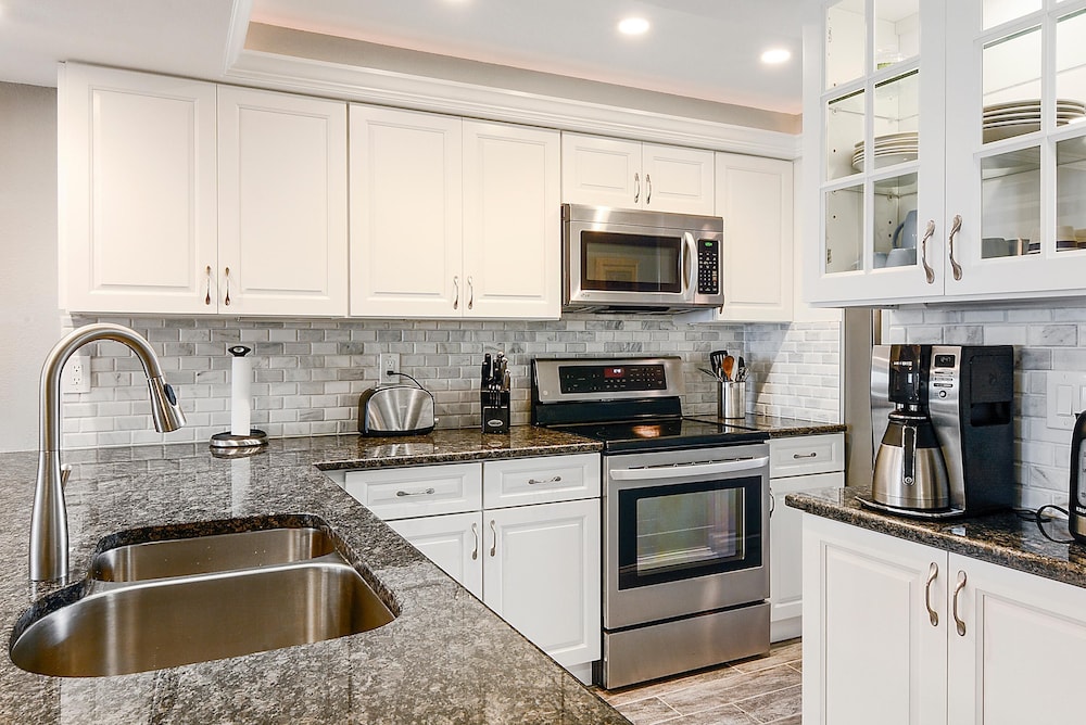 Land's End 10-302 Beach Front - Premier