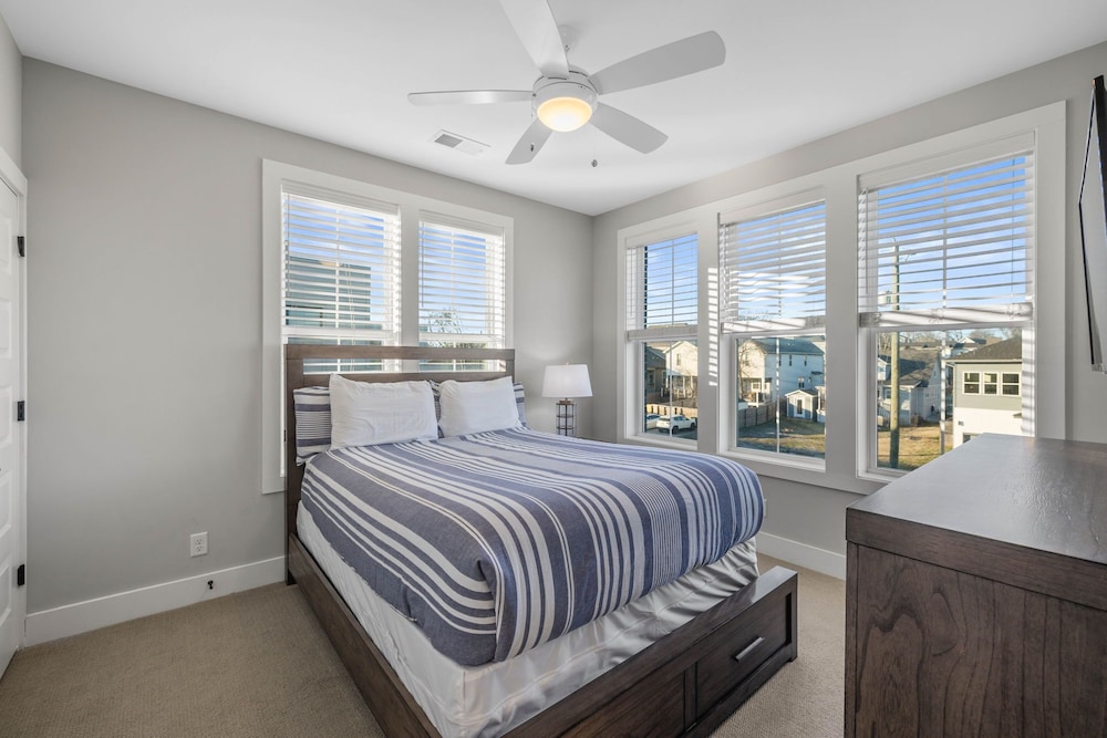 Pulse - Minutes to Broadway - Sleeps 6