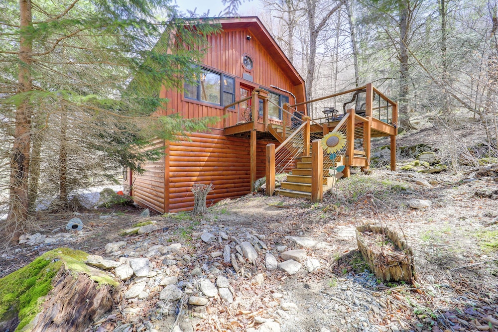 2 Mi to Beech Mtn Slopes! Cozy Couples Retreat