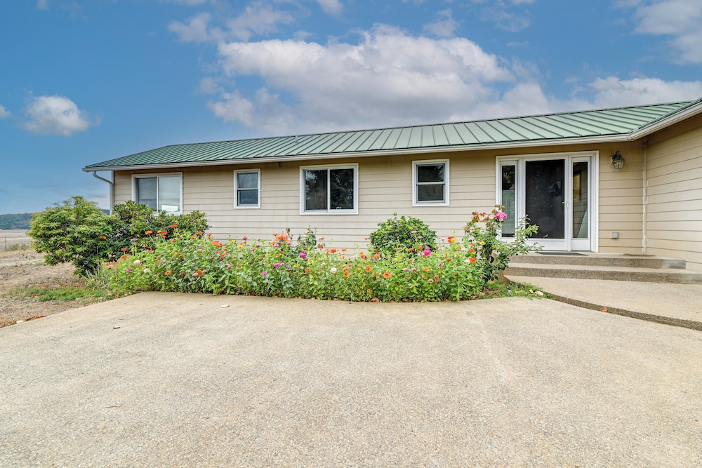 Romantic Vineyard Getaway in Oakland: Mtn Views!