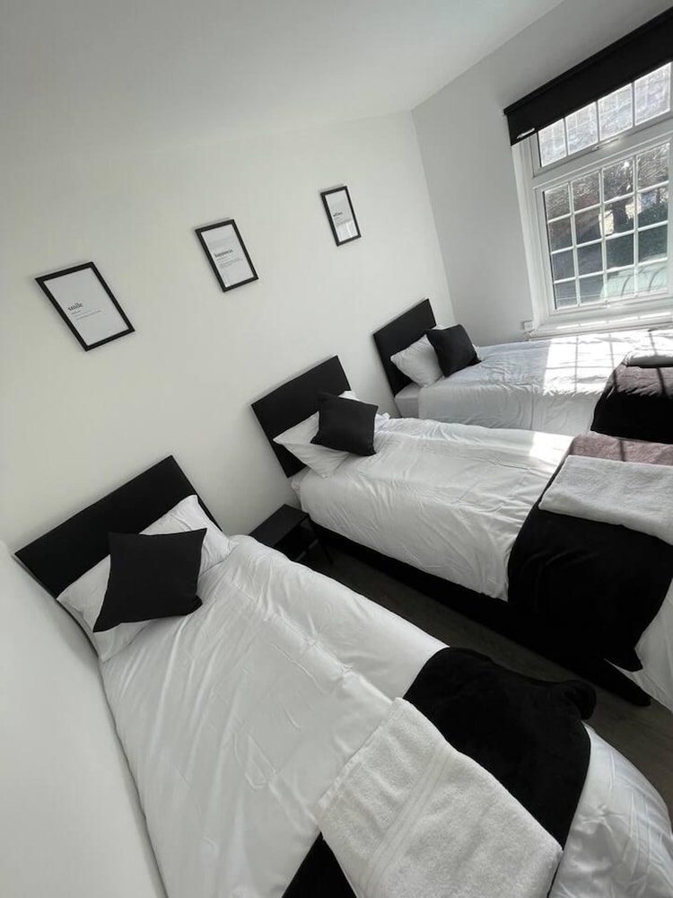 Luxury Spacious 2-bed House in Brentwood Essex view 4