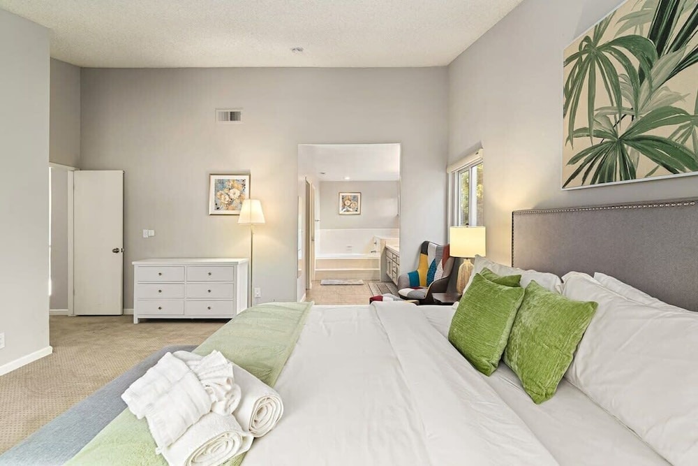 @ Marbella Lane - 4BR Siliconvalley Gempool House