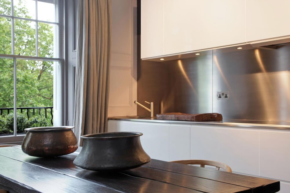 Cadogan Square Luxury 2 Bedroom Apartment II