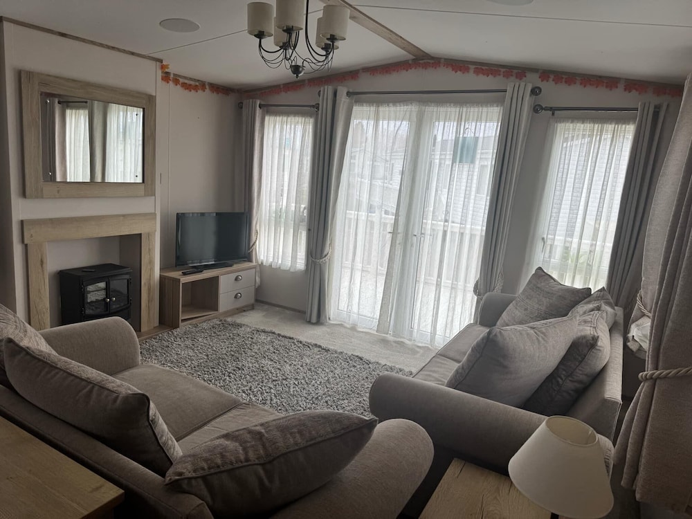 Luxury 2 Bedroom van Pets go Free