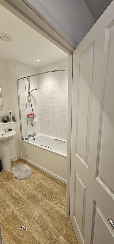 Cozy London Apartment Retreat Next to the 02