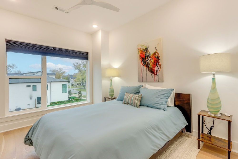 Near Downtown: Luxury Townhome in Bentonville!