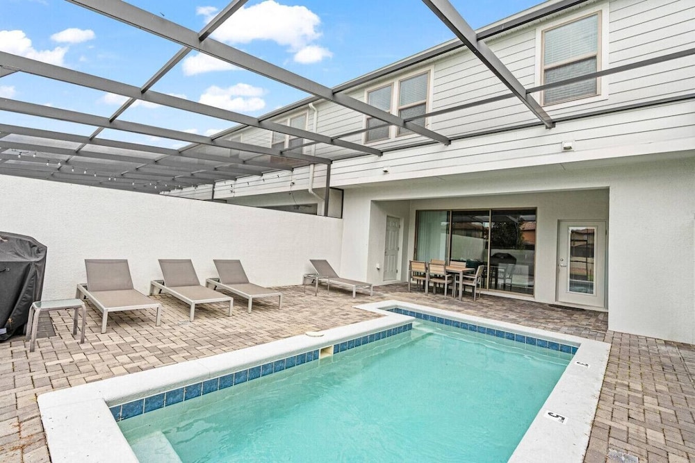 Spacious 5BR Villa w Private Pool Near Disney