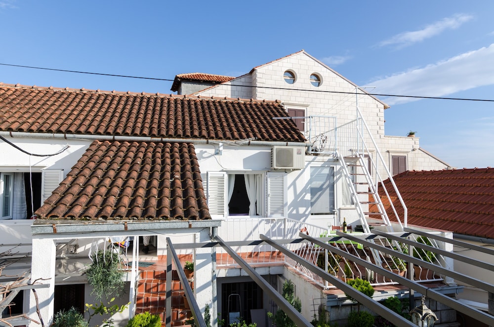 Guest House White Wave