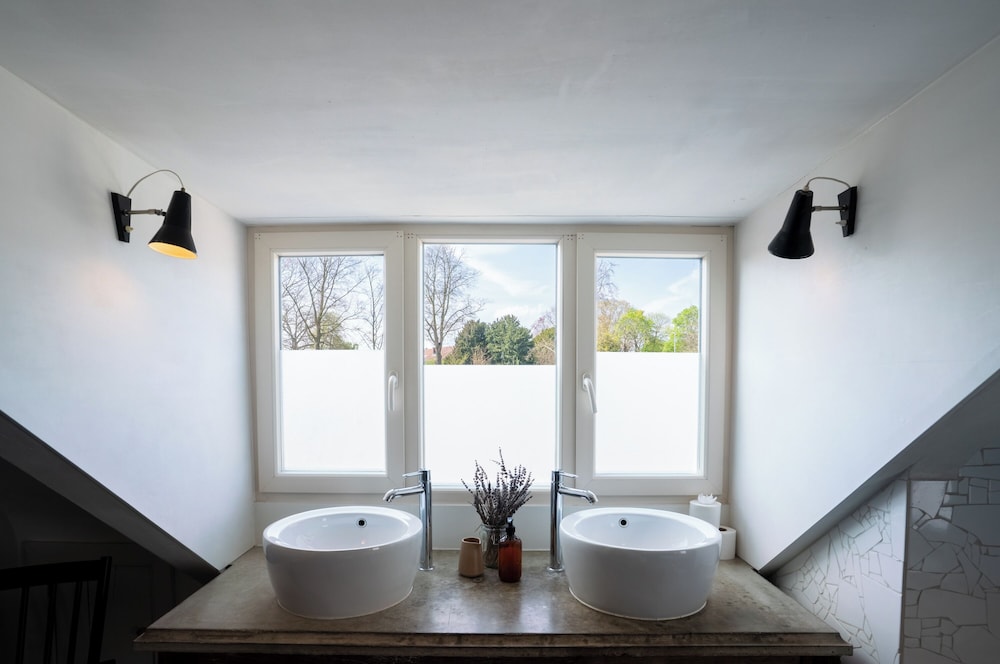 Maas Suites - The French House