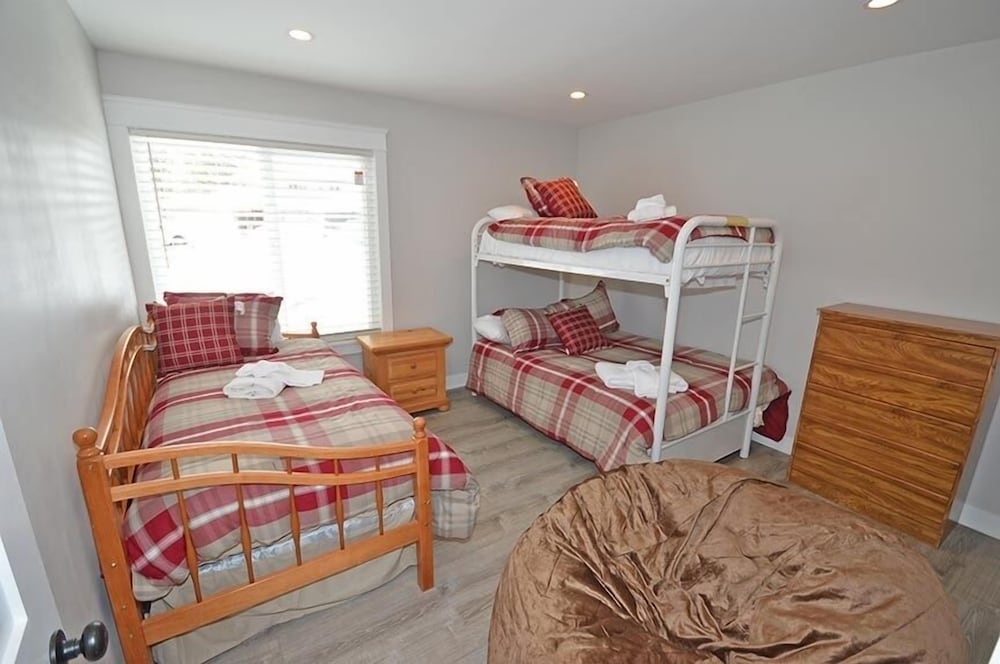 405 Ala Wai Blvd, 180 3 Bedroom Condo by RedAwning