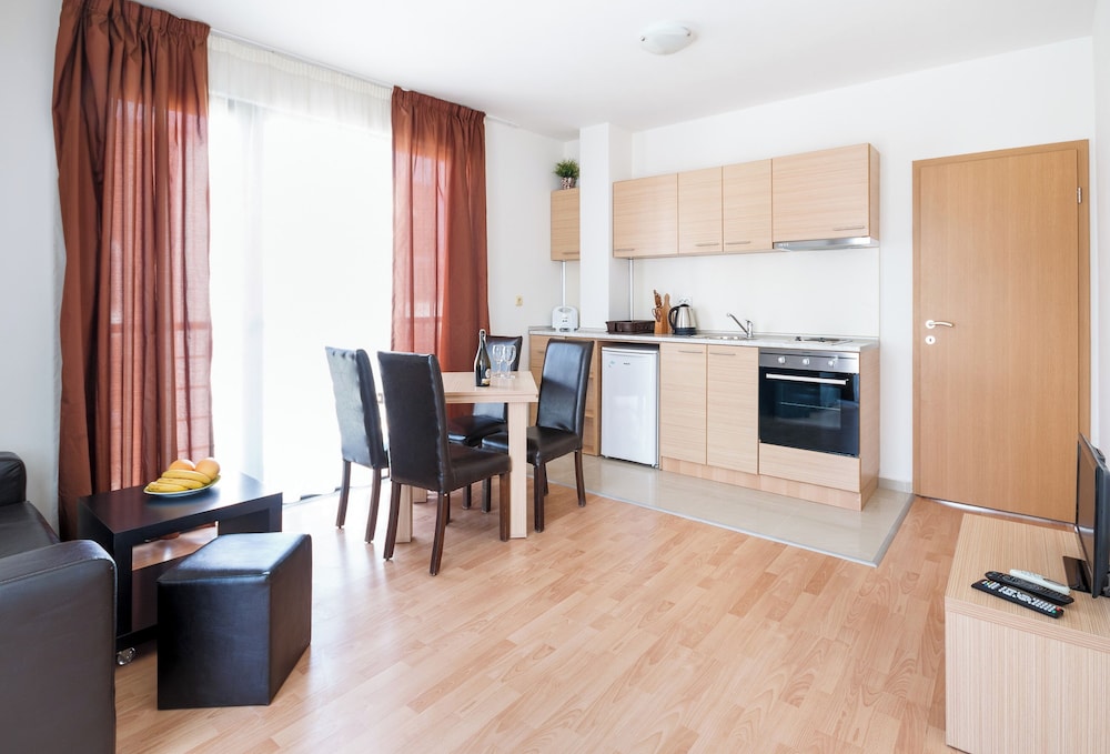 New Line Village Apartments, up to 4 Guests