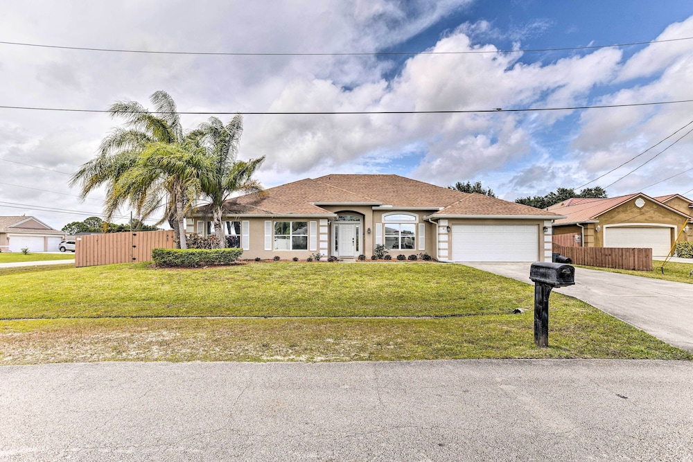 2 Mi to City Center: Spacious Port St Lucie Home! view 3