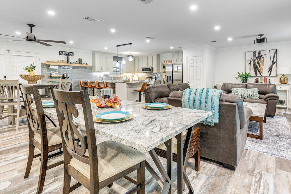 2 Mi to Bay + Beaches: Home w/ Gazebo in Daphne