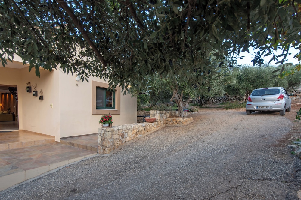Villa Chloe With Private Pool
