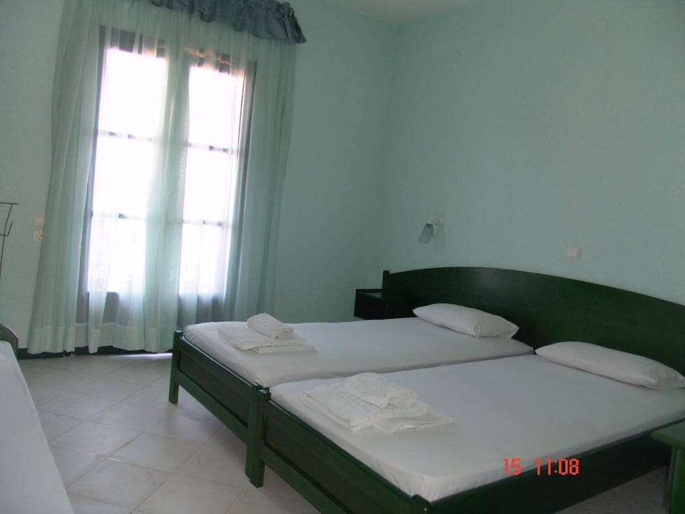 Nikos Apartments