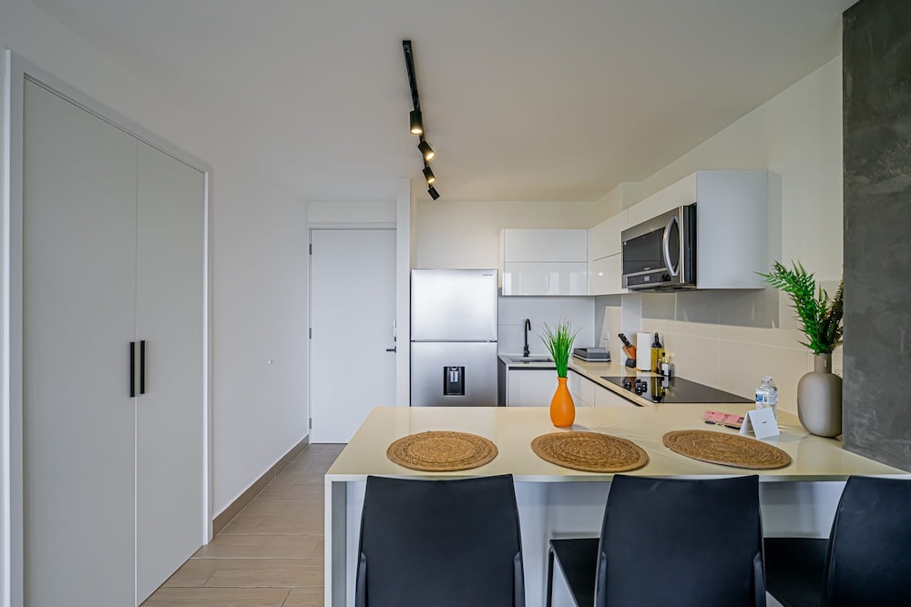 w Elegant 1BR With Balcony in San Francisco