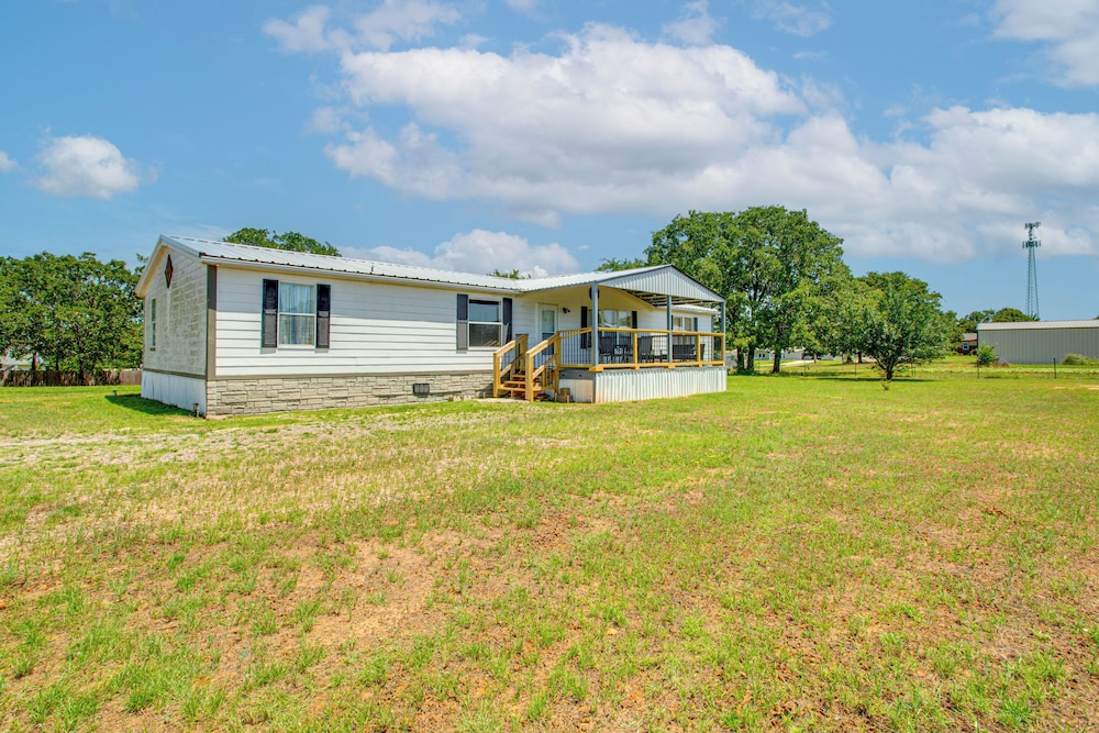 1 Mi to Lake Texoma: Peaceful Kingston Getaway